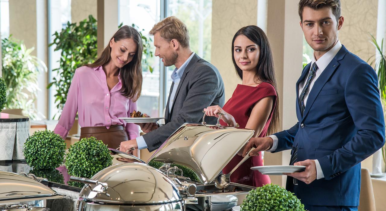 Airport Hotel Okęcie Warschau Buitenkant foto Business people at a buffet